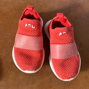 APL Techloom Bliss - toddler sneaker - size 8 Red used condition